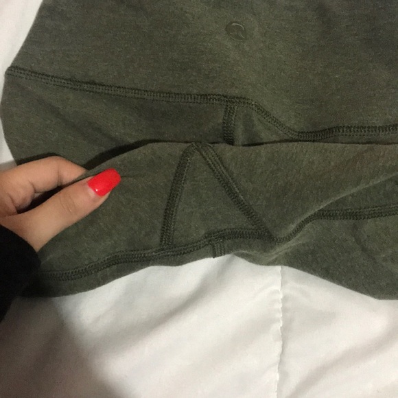 Lululemon crops - Picture 4 of 4